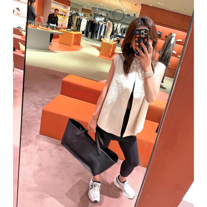 BackAtOne “花之韵”  新中式盘扣白色刺绣针织马甲 BEF-1AE021B-K