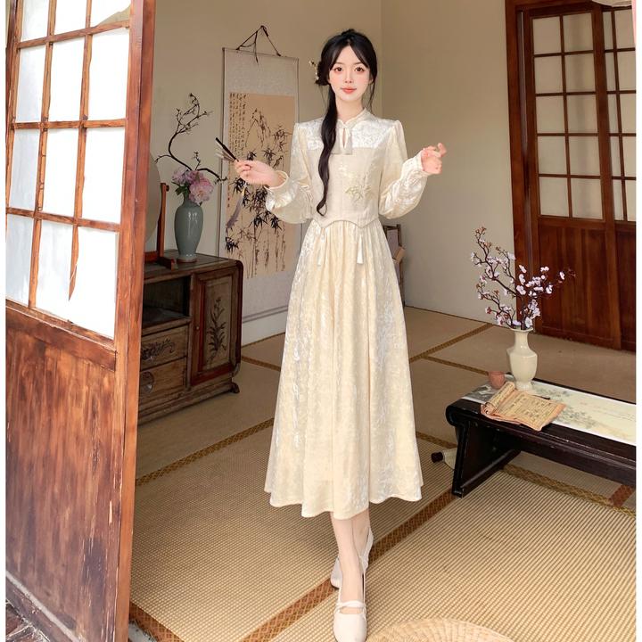 新中式国风提花盘扣连衣裙2024秋冬新款金丝绒流苏掐腰气质长裙
