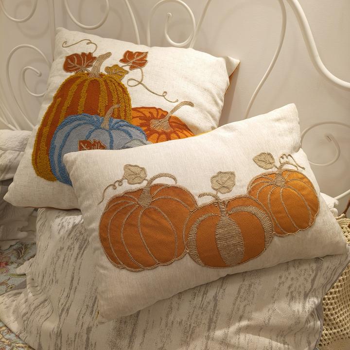 外贸单抱枕汽车抱枕靠背绣花南瓜抱枕一体一只装