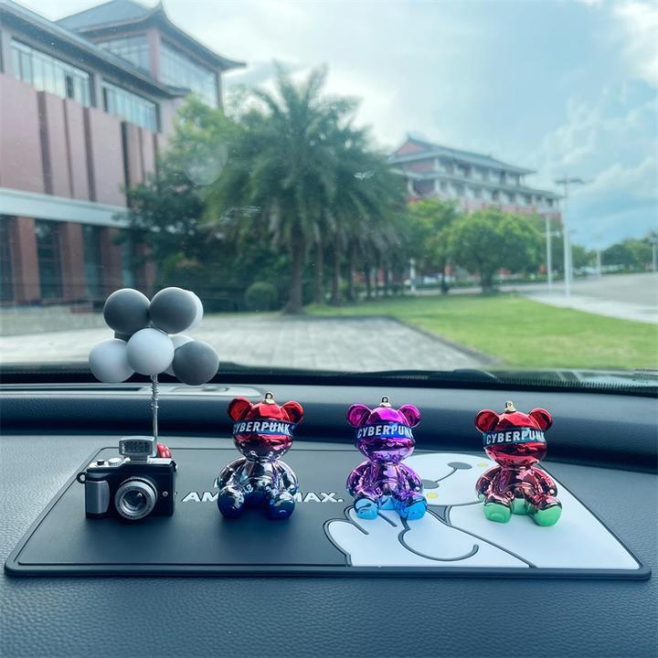 车载暴力熊高档摆件汽车中控台创意装饰车内男生渐变熊摆件饰品