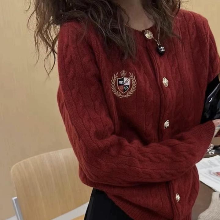 秋冬新款小金扣麻花编织红色慵懒风开衫毛衣女时尚外套长袖上衣