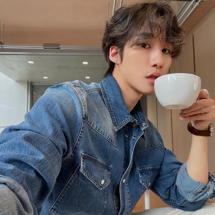 蓝色长袖牛仔衬衫男款春秋港风复古重工水设计感小众男士衬衣外套