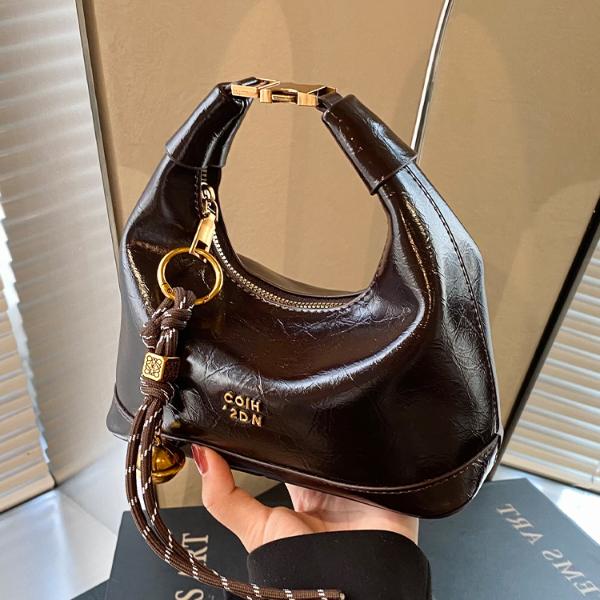 高级感手拎包包女式2024年冬季流行复古百搭超火单肩包通勤斜挎包