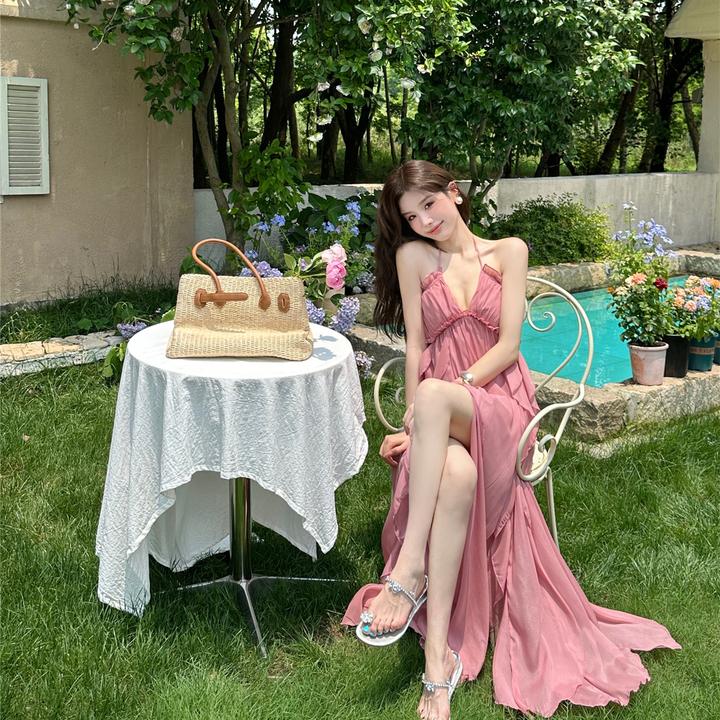 法式复古度假风露背吊带连衣裙海边拍照精致仙女收腰显瘦沙滩长裙