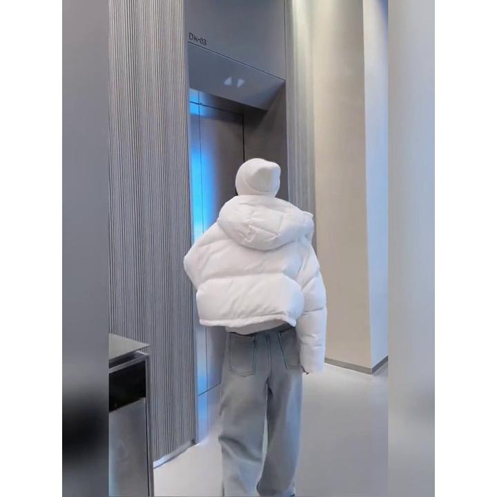 欧货高端白鸭绒短款外套2024冬季保暖大拉链设计加厚面包羽绒服女