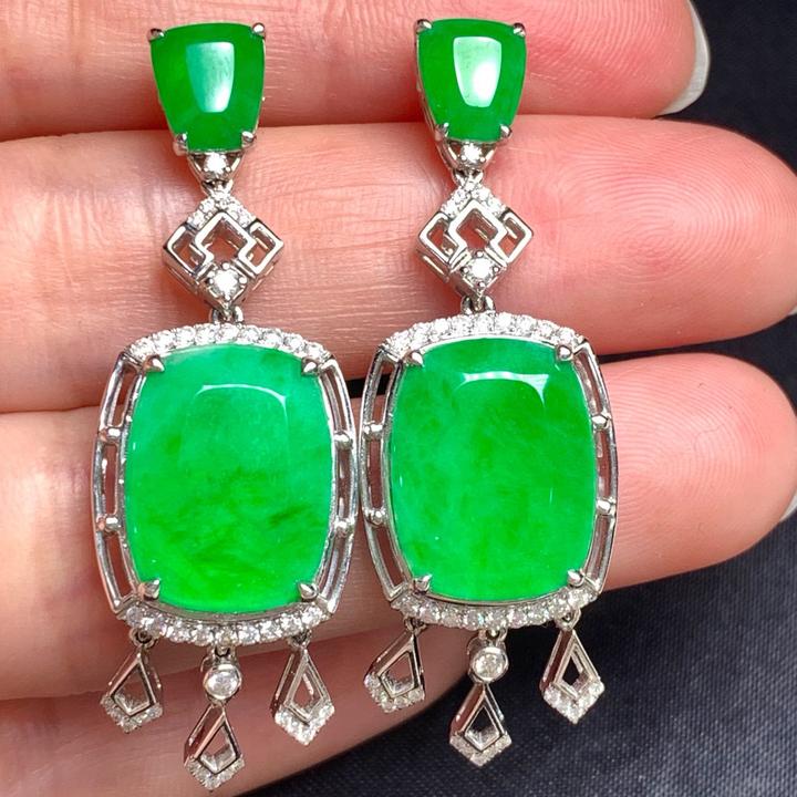 满绿方糖翡翠耳坠 颜色阳 水润光泽 镶嵌精美