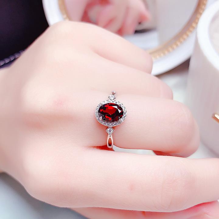 纯银镶嵌天然酒红净体石榴石戒指女开口戒可调节活扣精致镶钻时尚