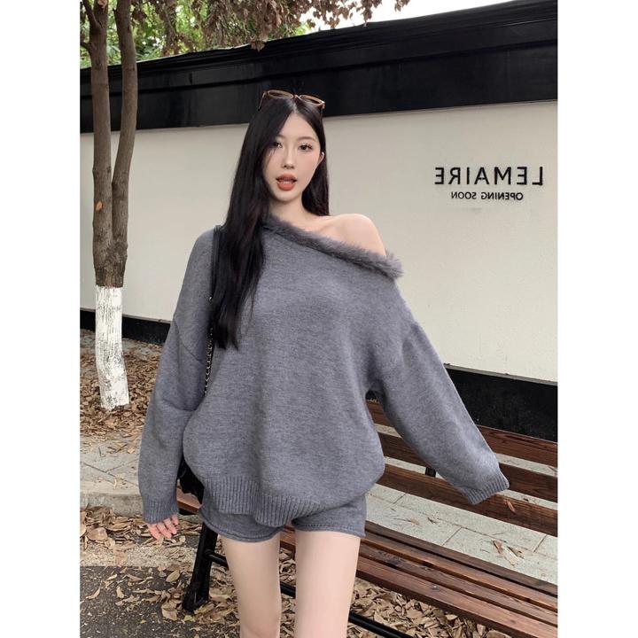 慵懒风软糯甜辣休闲套装女秋冬斜肩毛毛领针织毛衣卷边短裤两件套