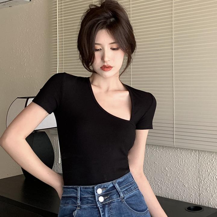 2025夏季新款小心机性感不规则斜领露锁骨短袖上衣女修身正肩T恤