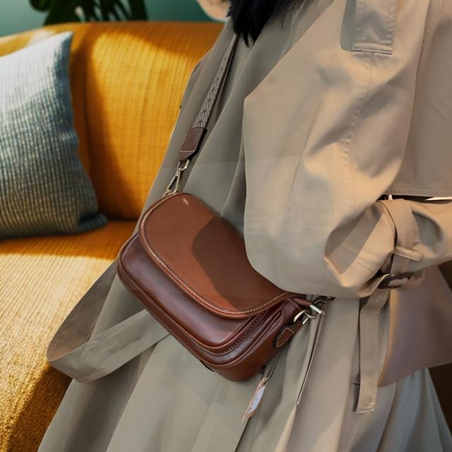 包包女斜挎包2025网红潮真皮小方包小众单肩包复古洋气小包包休闲