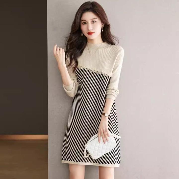 高级感针织连衣裙女秋冬季配大衣的条纹显瘦内搭中长款打底毛衣裙