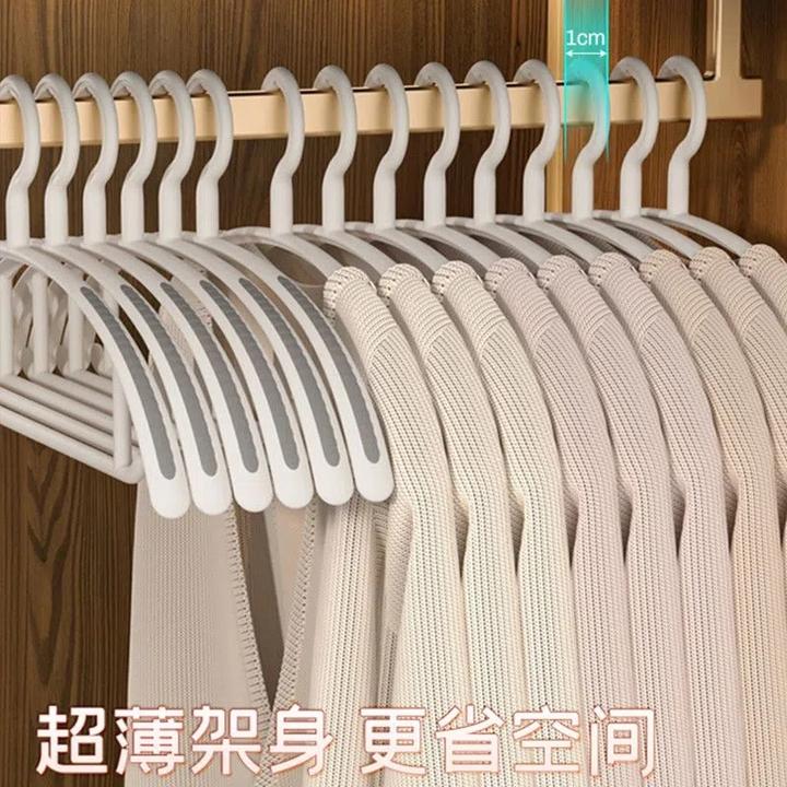 衣架无痕防滑成人家用加宽不鼓包塑料衣架卧室阳台晾晒棉衣架撑