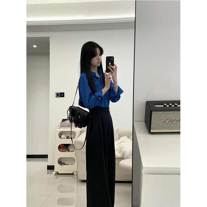 茶系穿搭高级感套装女2025新款克莱因蓝衬衫搭配显瘦阔腿裤两件套