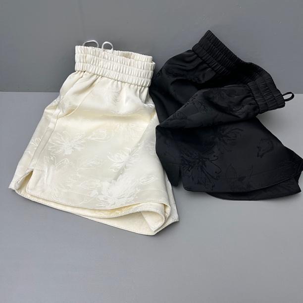 新款夏季提花缎面冰丝薄短裤女百搭松紧腰小开叉宽松显瘦阔腿热裤