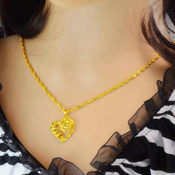 合金项链 轻奢18K黄金色爱心吊坠时尚女款项链简约不掉色项坠链