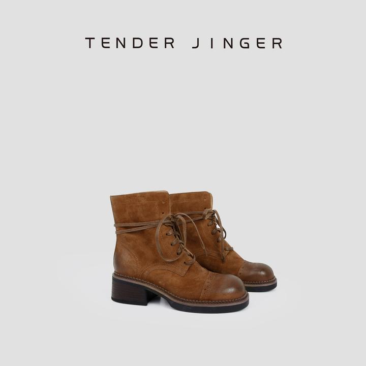 Tender Jinger 绑带靴子女牛反绒手工布洛克雕花短靴中跟马丁靴