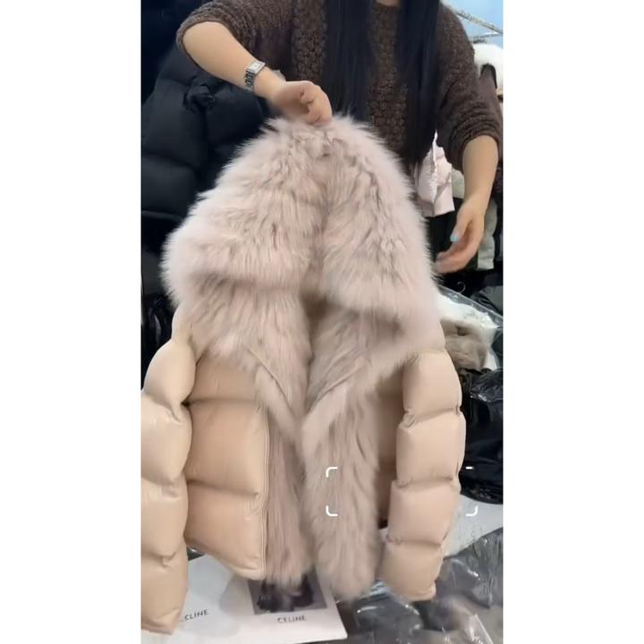 韩版设计感毛毛连帽羽绒服女2025冬季高端欧货大大毛领加厚短外套