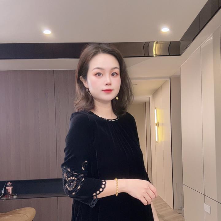秋冬新款真丝绒重磅腰果花刺绣镂空连衣裙新款