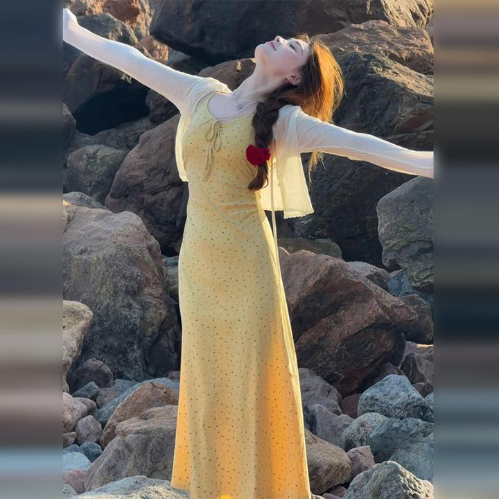 黄色吊带碎花连衣裙子女夏季2025新款小个子显瘦套装穿搭a字短裙