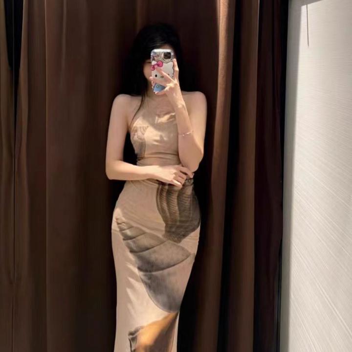 度假风优雅气质法式贝壳印花收腰显瘦连衣裙挂脖露背纯欲性感长裙