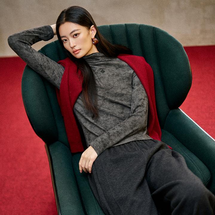 XG雪歌半高领磨毛打底衫软糯亲肤显瘦内搭通勤上衣XL401620A883