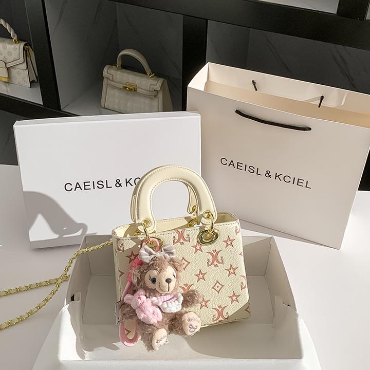 CAEISL&KCIEL小众简约时尚压花玩偶戴妃包2025新款百搭手提斜挎包