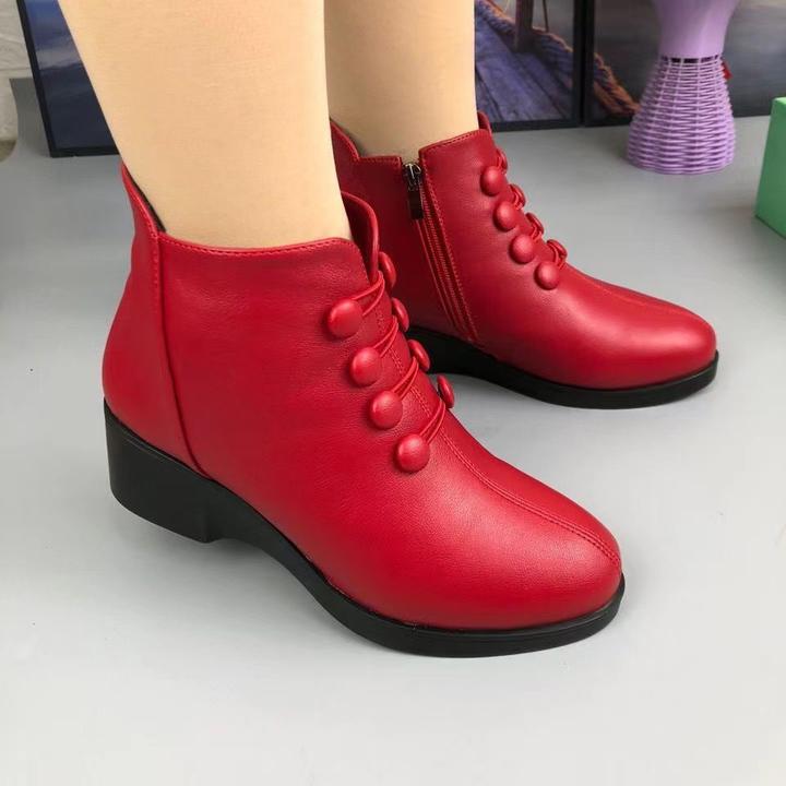 真软皮靴女短靴平跟2024秋冬新款百搭厚底防滑软底妈妈鞋加绒棉鞋