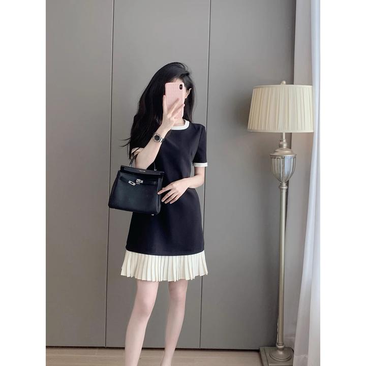 小香风设计感圆领黑色连衣裙女2025夏季新款气质修身拼接百褶裙子