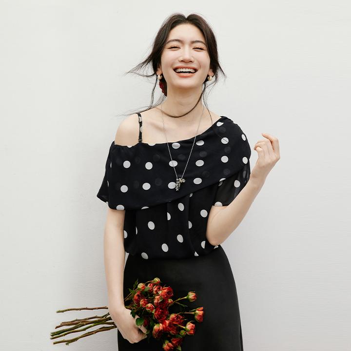 复古波点黑色雪纺衫2025夏季新款H型不对称领口露肩洋气高贵上衣