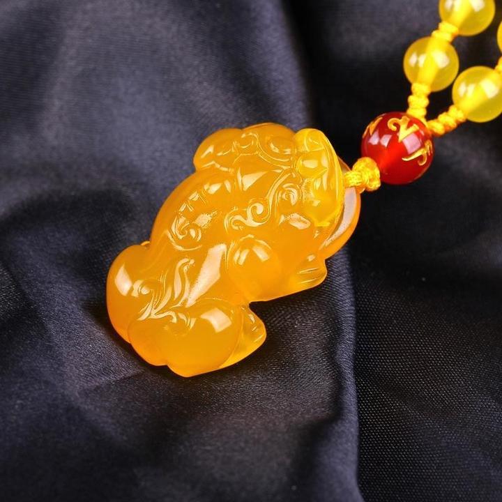 天然黄玛瑙弯头貔貅吊坠项链财运貔貅男女款时尚百搭精美饰品礼物
