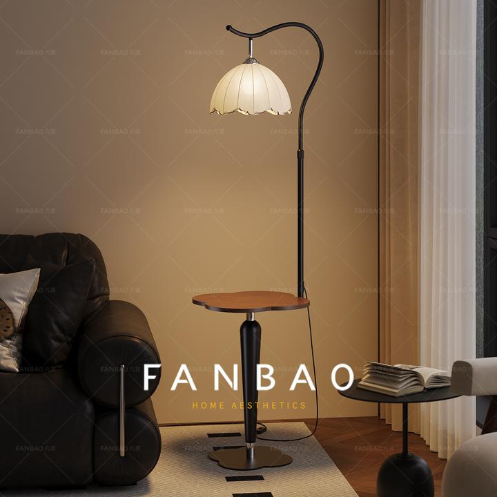 意式奶油中古风茶几落地云灯沙发卧室床头边无线充电氛围灯饰新款