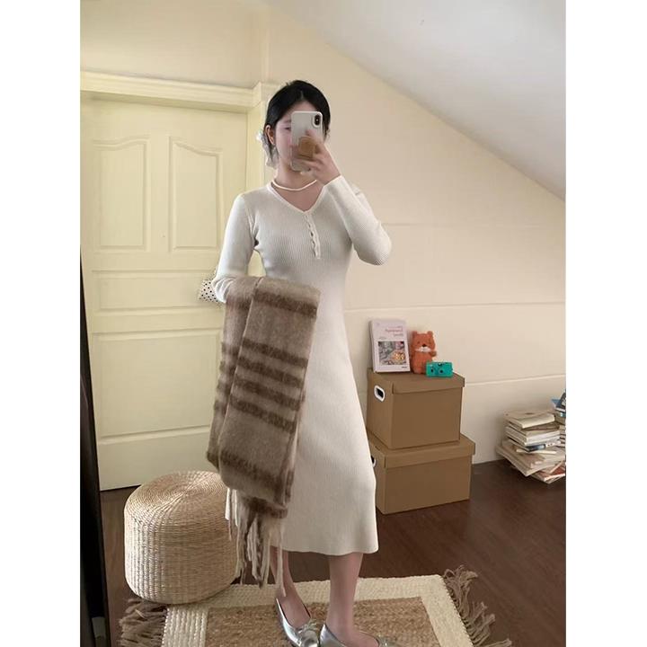高级感针织连衣裙女秋冬配大衣内搭新款长袖收腰修身显瘦百搭长裙