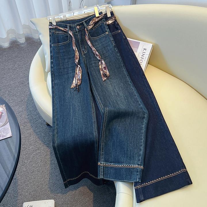 秋冬加绒阔腿微喇牛仔裤女2025新款丝巾腰带宽松显瘦版型休闲裤女