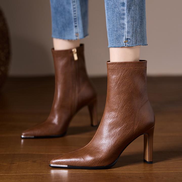 2025秋冬新款棕色尖头短靴百搭高跟时装靴气质单靴配大衣气质女靴