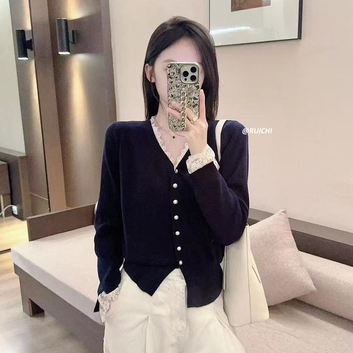 2025秋季新款轻奢珍珠扣V领蕾丝修身显瘦针织开衫高级感上衣女