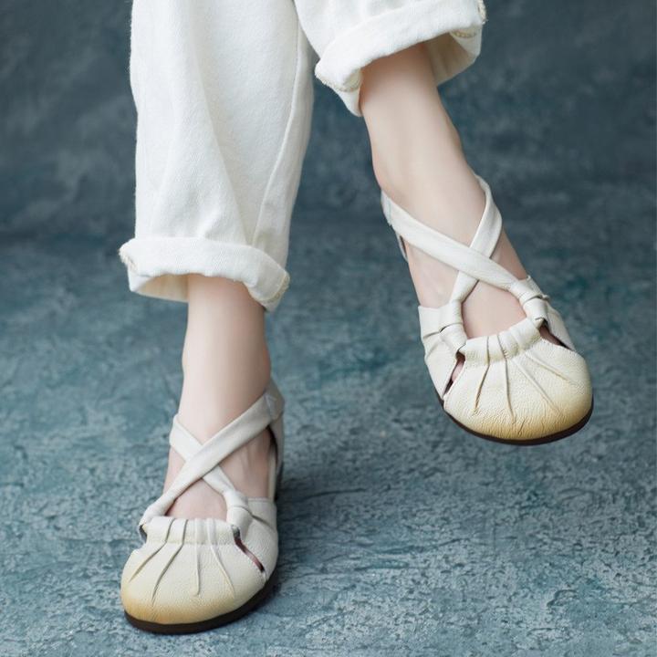 2025夏季款英伦风牛皮圆头手工褶皱软底女鞋轻便休闲镂空凉鞋真皮