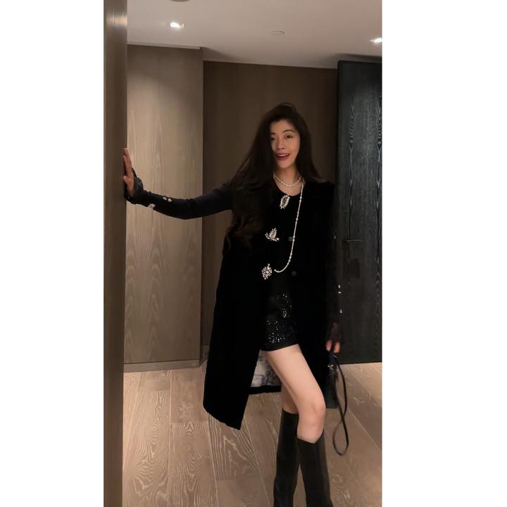 N.COU妮蔻25冬新款贵气感三颗不规则钉珠夹棉黑色丝绒马甲DY22902