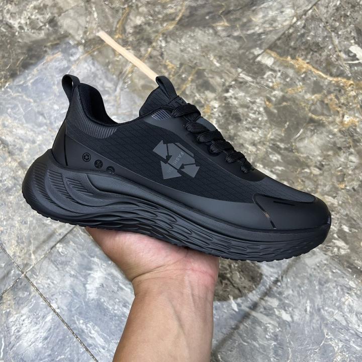 男鞋2025爆款秋季透气男士运动鞋舒适时尚百搭黑色防滑休闲鞋子男