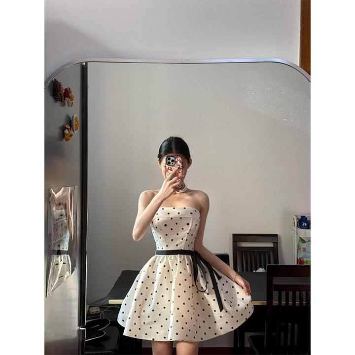盐系气质温柔风一字肩抹胸波点连衣裙女收腰显瘦百搭绑带A字短裙