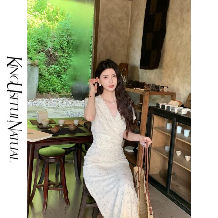 KUN【盛夏棕榈岛】贵气bling 定制花朵亮片刺绣v领短袖上衣半裙套装