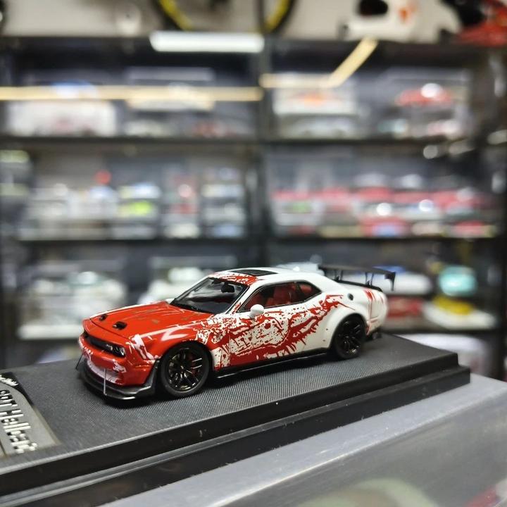 SH 1:64 道奇 地狱猫 SRT 双孔大尾翼惊魂涂装版 合金车模