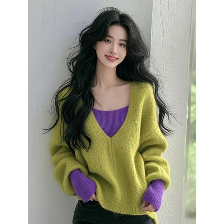 今年流行漂亮慵懒高级感宽松上衣芥末绿色v领假两件针织毛衣女春