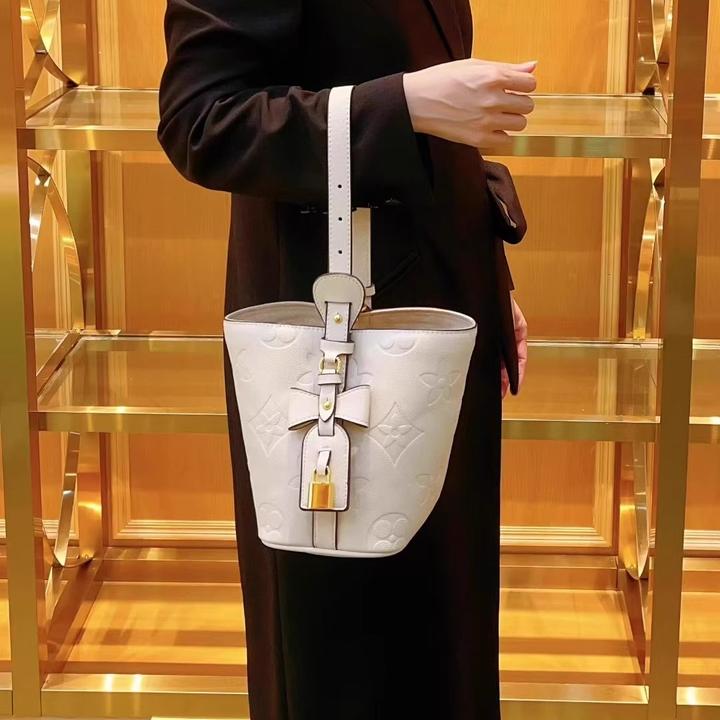 2025新款真皮女包菜篮子水桶包时尚百搭单肩斜挎包休闲轻奢手提包