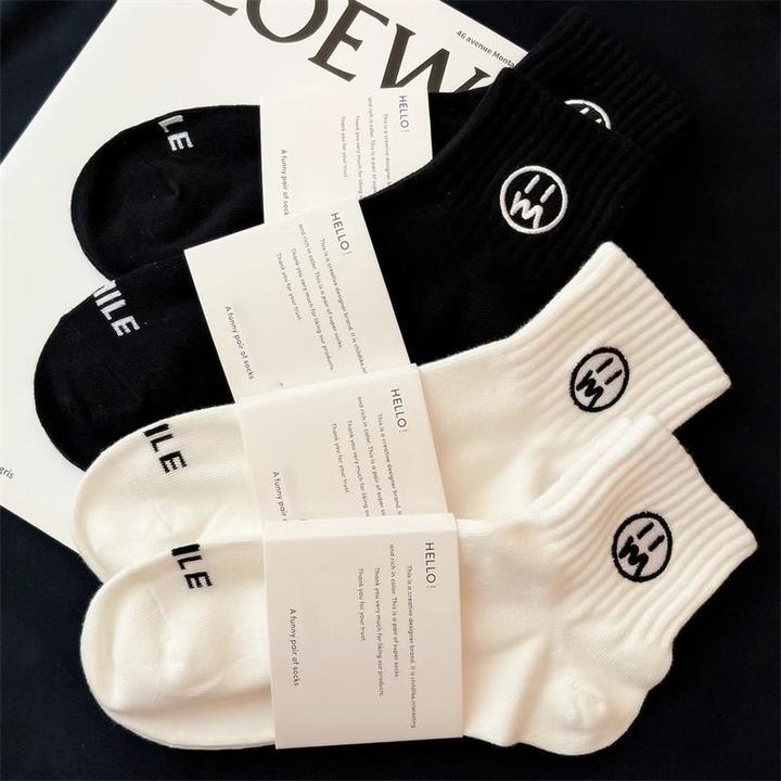 刺绣袜子男袜极简风透气笑脸中筒男中筒袜秋季抖音工装风吸汗