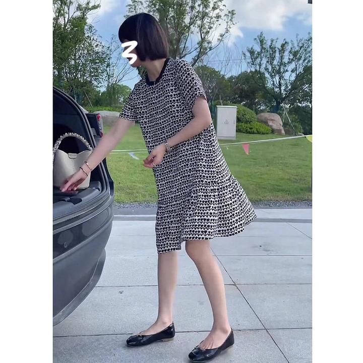 法式御姐轻熟风连衣裙女2025夏季新款高级感冷淡风别致显瘦裙子潮