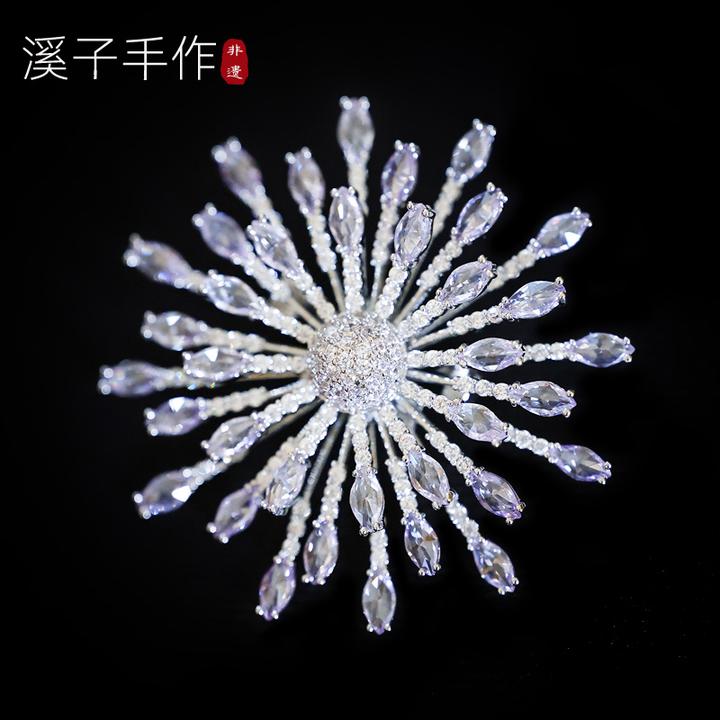 铜锆石胸针 新款重工微镶烟花水晶胸花奢华时尚别针气质大衣配饰