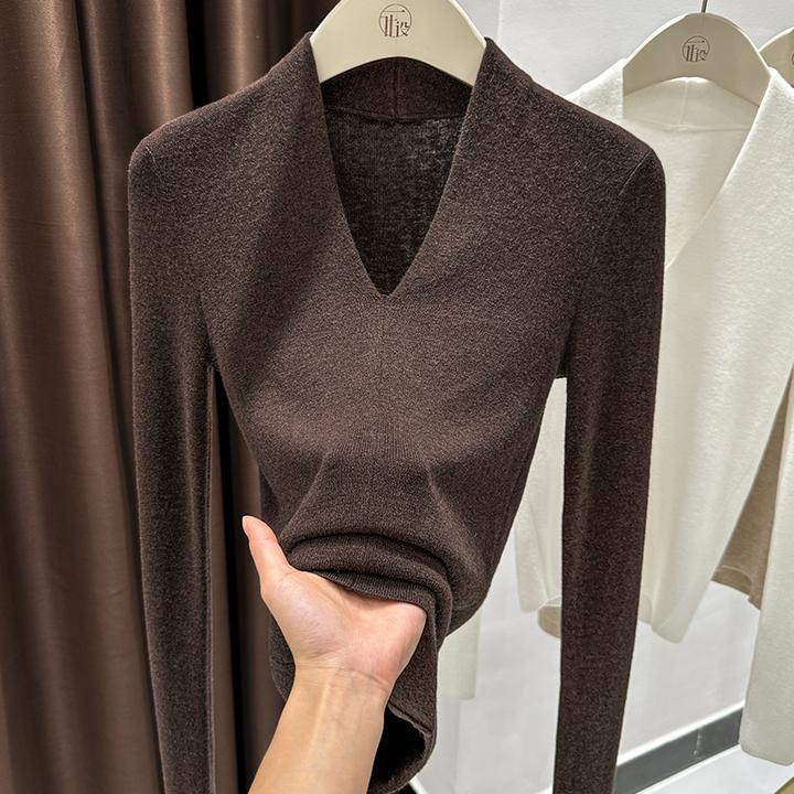 美拉德咖色V领针织打底衫女内搭2025新款秋毛衣低领长袖高端上衣