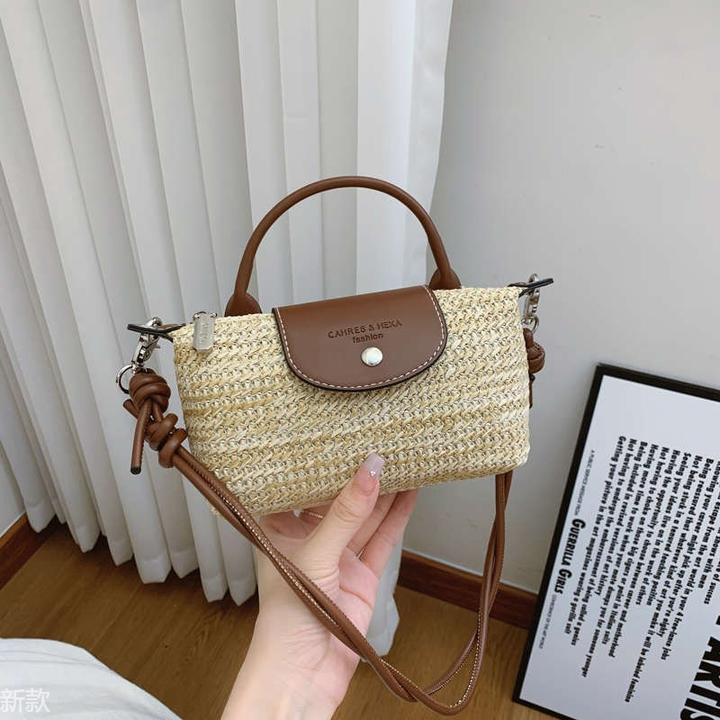 流行编织包包女式2025新款单肩斜挎包时尚饺子包草编菜篮子水桶包