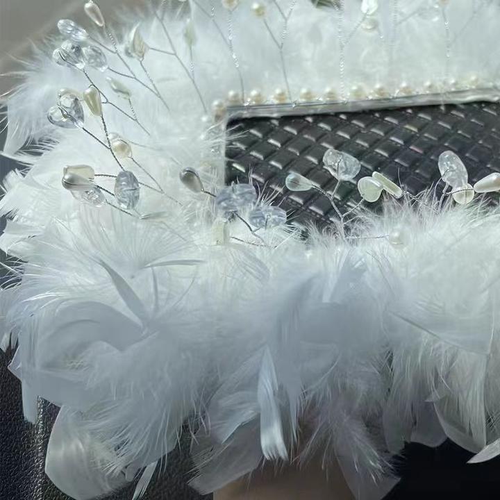 P1L新款汽车羽毛摆件防滑垫车内摆件高挡次车载装饰仪表台车内饰