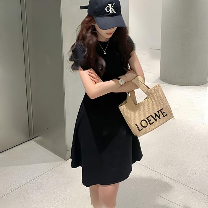 法式气质圆领褶皱轻奢短袖连衣裙女2025新款夏季性感今年流行裙子